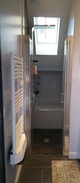 Une douche dans un placard - Contemporain - Salle de Bain - Paris - par  Pensées d'intérieur | Houzz