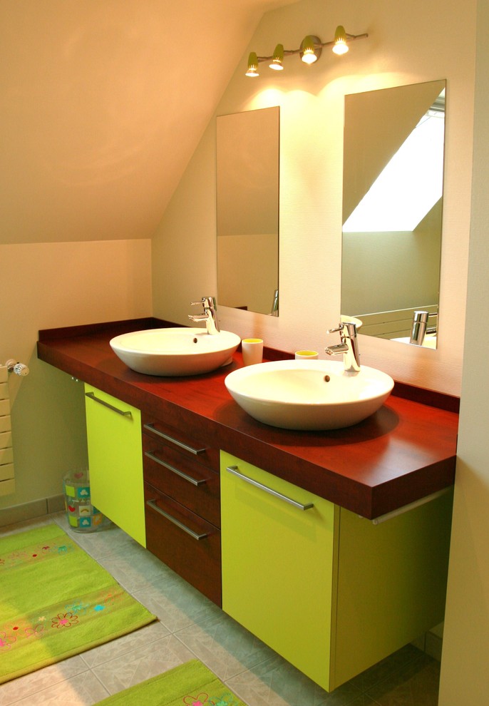 Inspiration for a contemporary bathroom in Strasbourg.