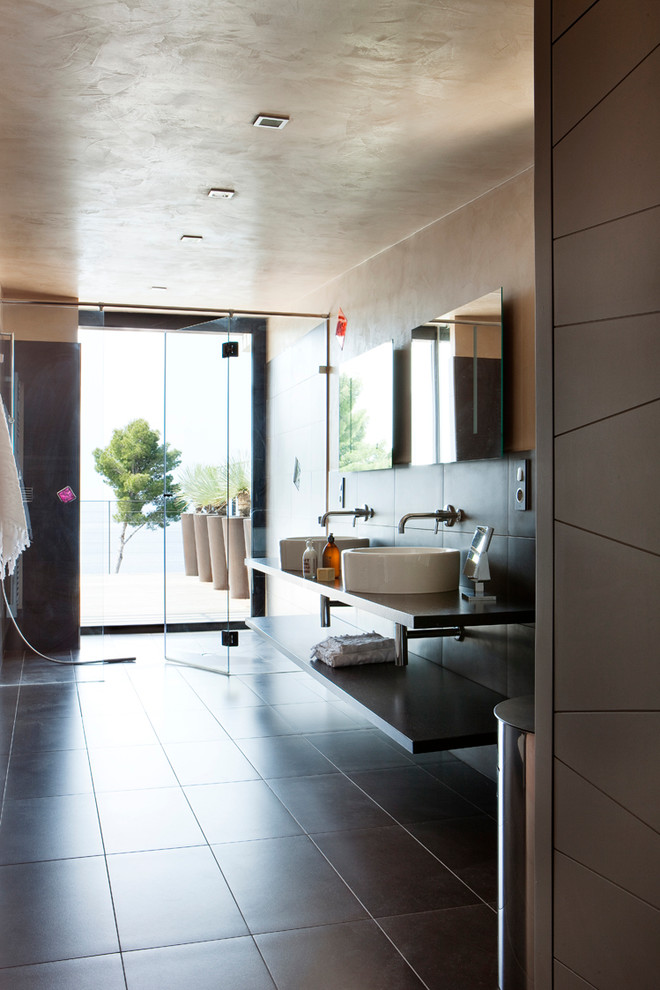 マルセイユにあるコンテンポラリースタイルのおしゃれな浴室の写真