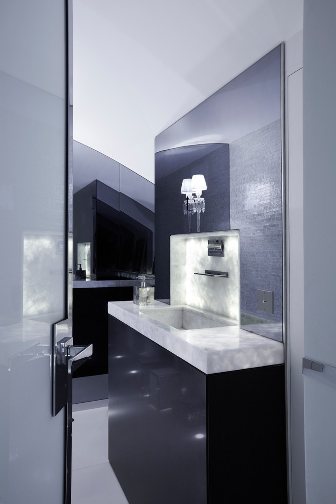 Bathroom - contemporary bathroom idea in Paris