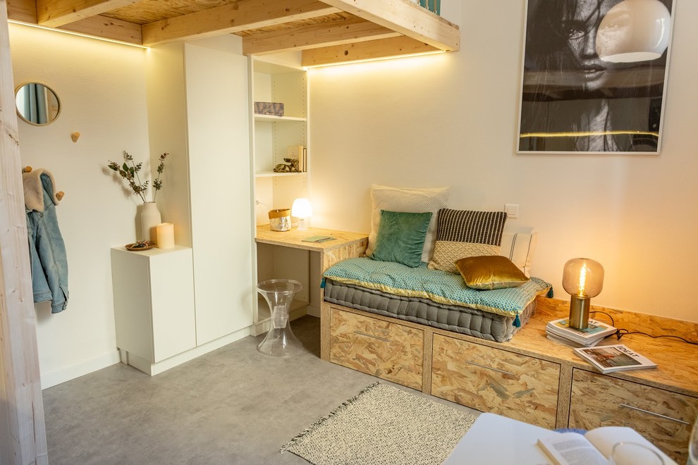 Industrial Wohnzimmer ohne Kamin mit Laminat und grauem Boden in Straßburg