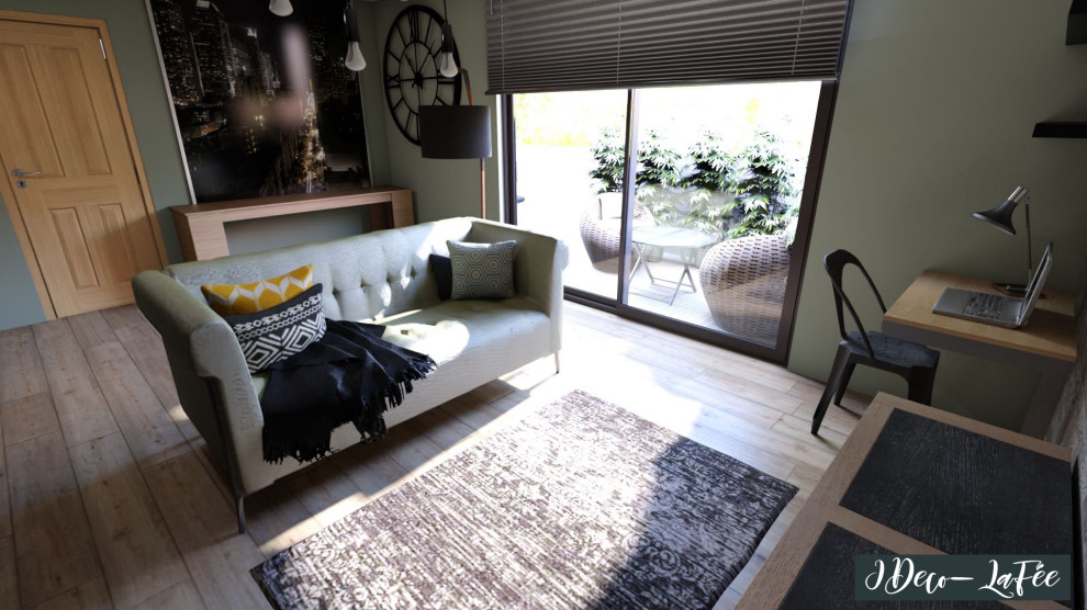Источник вдохновения для домашнего уюта: маленькая открытая гостиная комната в стиле лофт с зелеными стенами, полом из ламината и коричневым полом для на участке и в саду