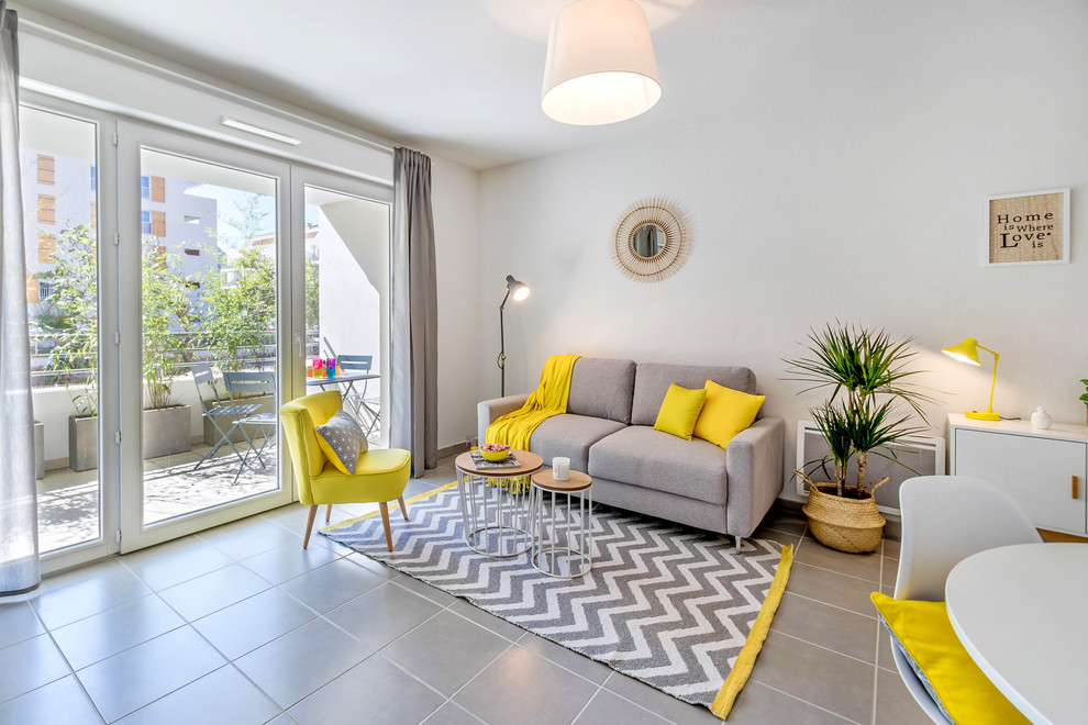 Diseño de sala de estar abierta escandinava de tamaño medio sin televisor