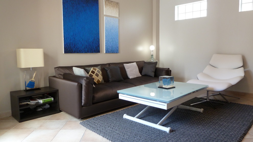 Immagine di un soggiorno contemporaneo di medie dimensioni e aperto con pareti beige e nessuna TV