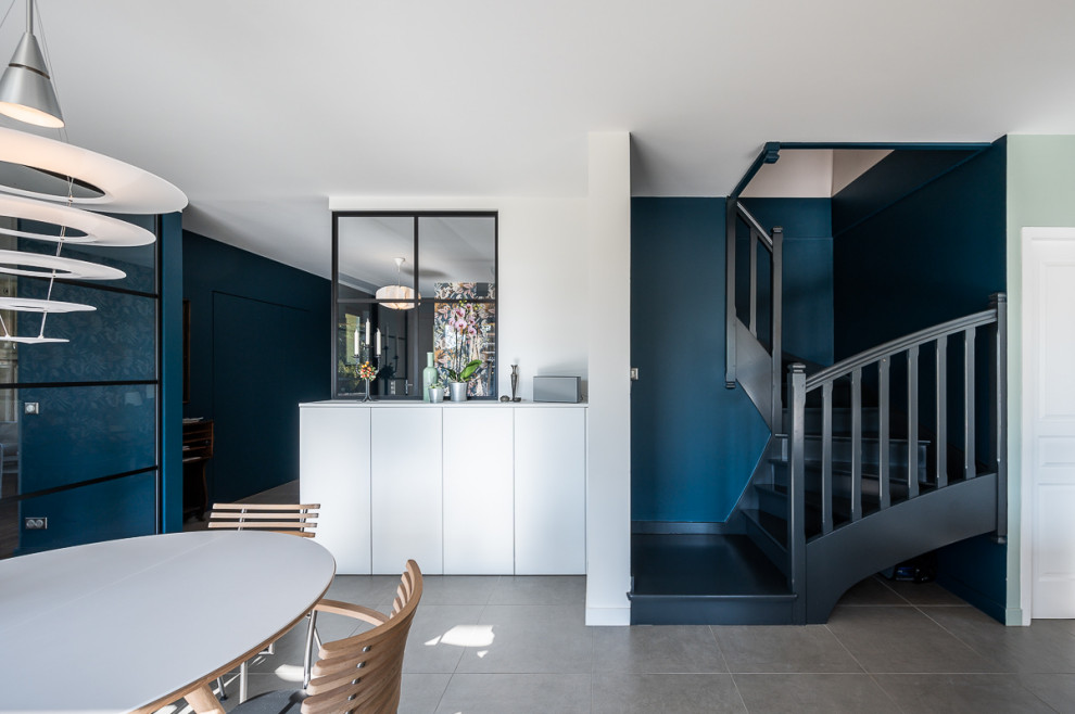 Inspiration for a scandinavian ceramic tile and gray floor family room remodel in Lyon with blue walls