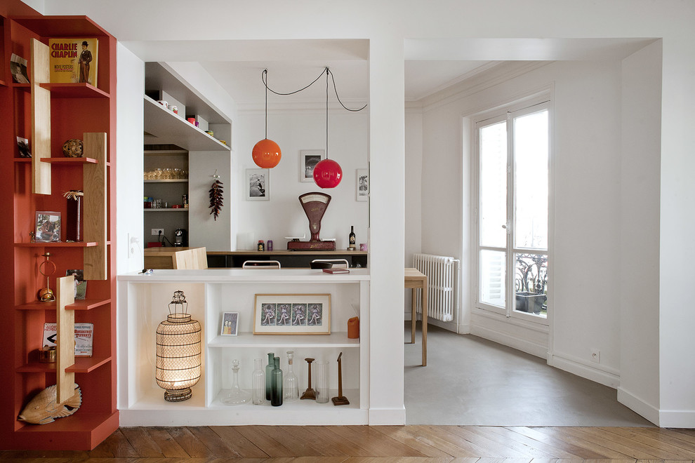 Family room - modern family room idea in Paris