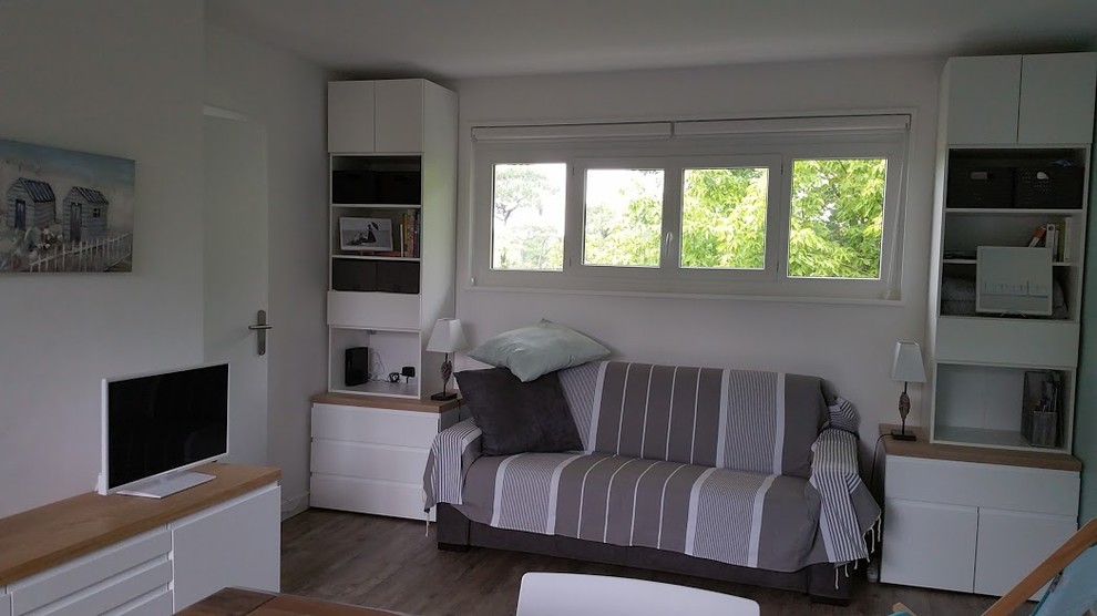 Exemple d'une salle de séjour scandinave.