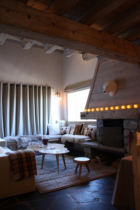Design ideas for a rustic games room in Grenoble.