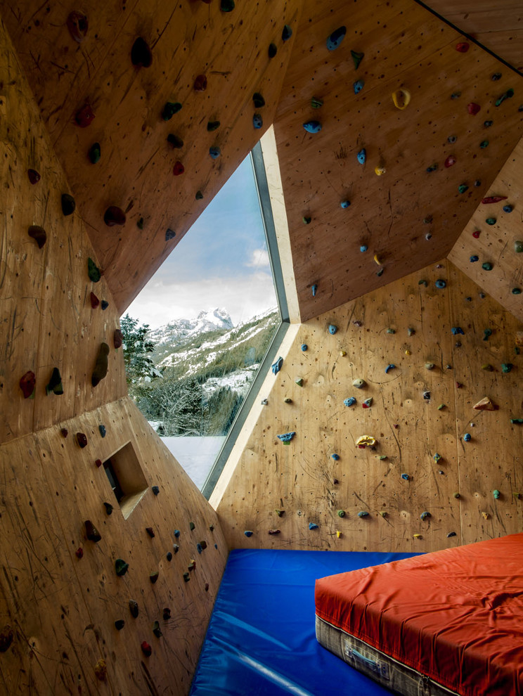 Idée de décoration pour un mur d'escalade chalet de taille moyenne.