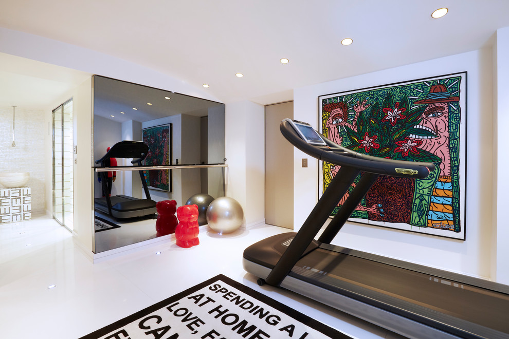 Inspiration for a bohemian home gym in Paris.