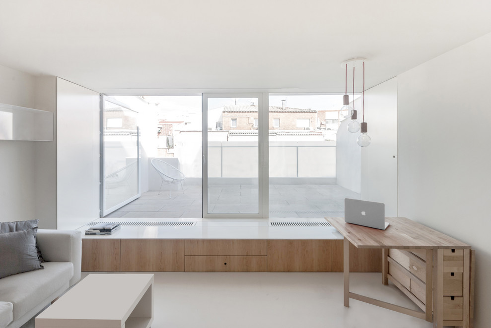 Idee per un piccolo soggiorno minimal aperto con pareti bianche, pavimento in linoleum, parete attrezzata e pavimento bianco