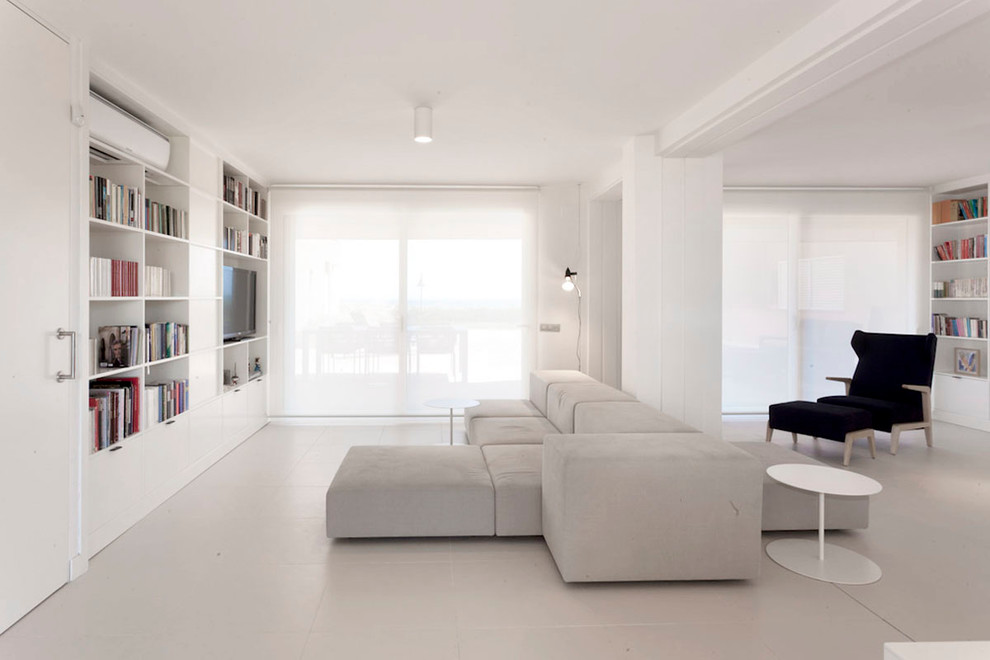 Living room - modern living room idea in Barcelona