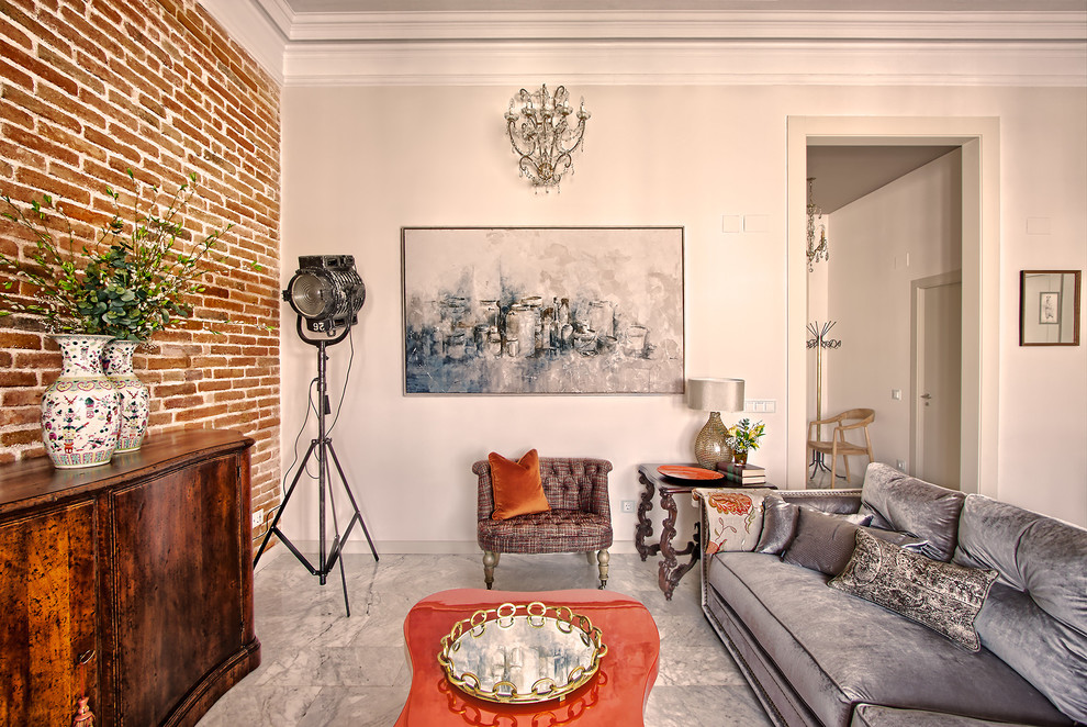 Esempio di un soggiorno bohémian di medie dimensioni con pavimento in marmo