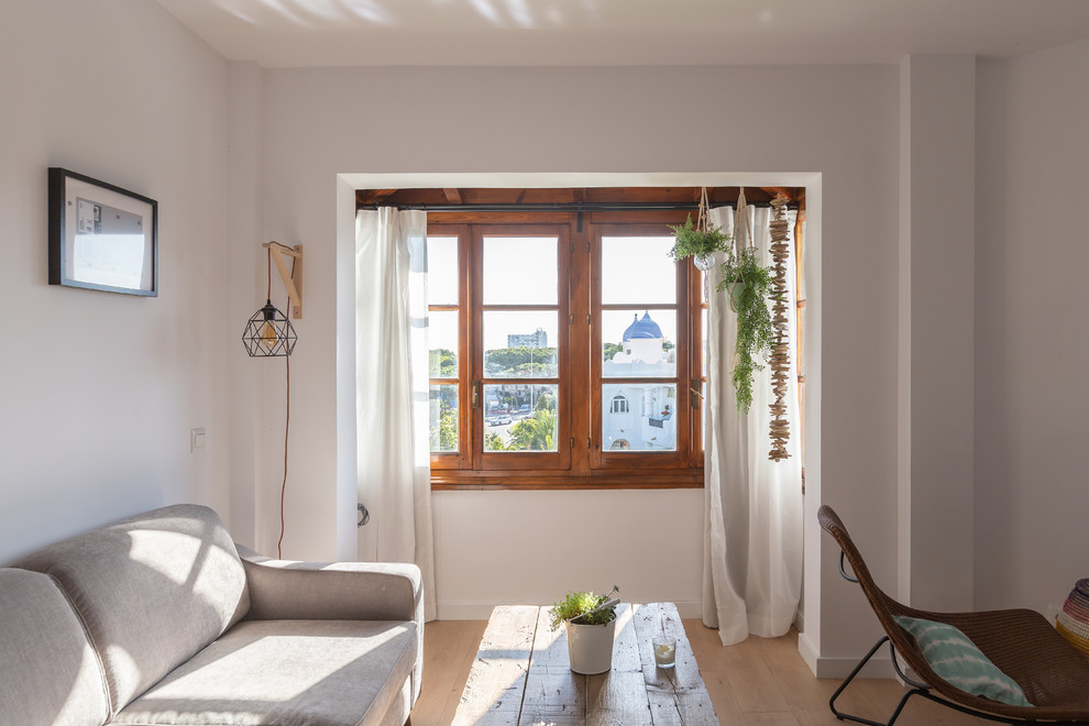Mittelgroßes, Offenes Mediterranes Wohnzimmer in Malaga