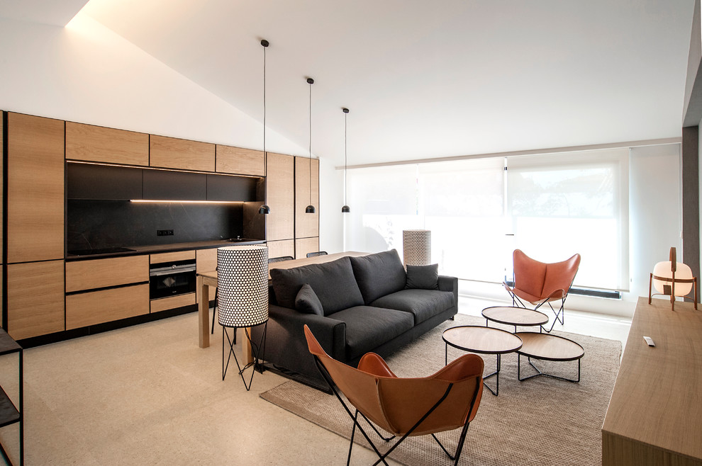 Ispirazione per un soggiorno minimalista di medie dimensioni e aperto con pavimento beige e sala formale