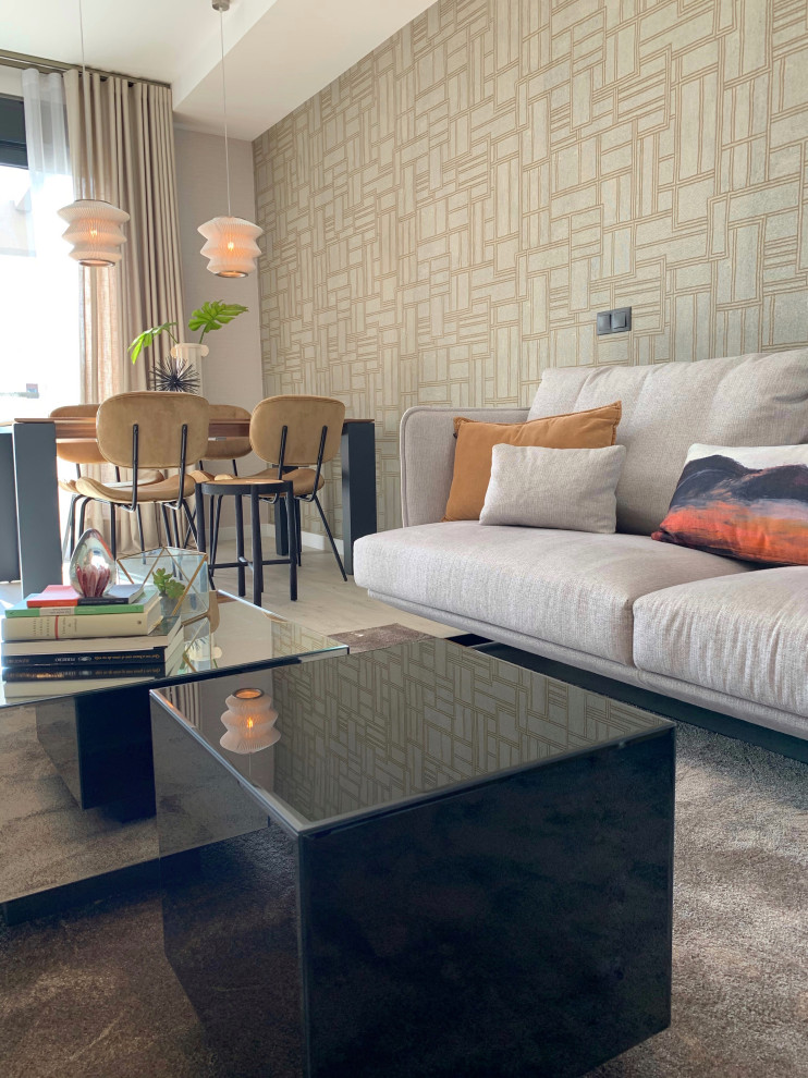 Idéer för att renovera ett mellanstort vintage separat vardagsrum, med bruna väggar, laminatgolv, en fristående TV och grått golv