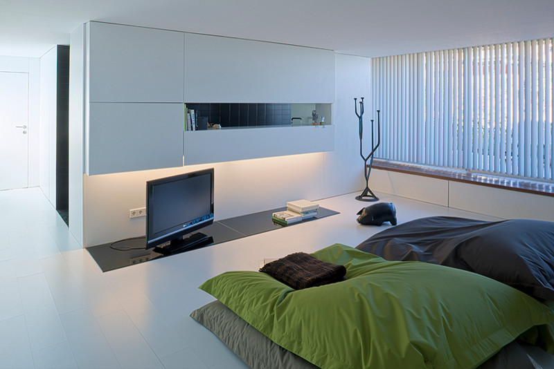 This is an example of a modern living room in Alicante-Costa Blanca.
