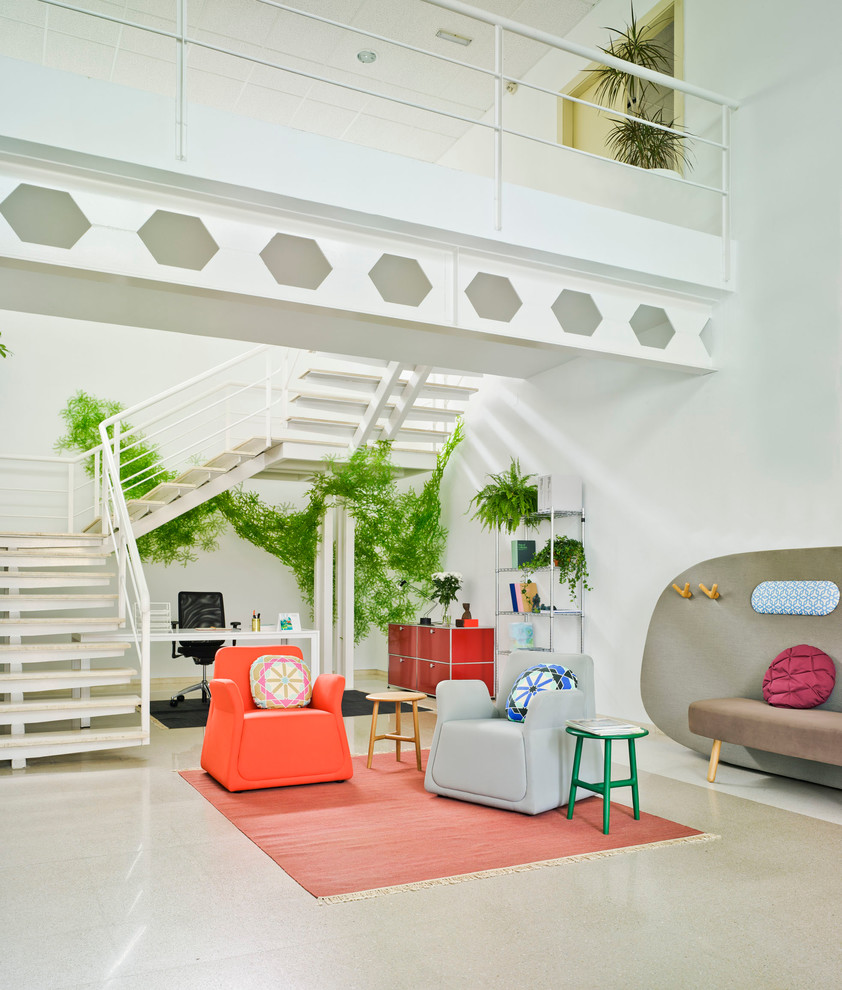 Fernseherloses, Offenes, Großes, Repräsentatives Stilmix Wohnzimmer ohne Kamin mit weißer Wandfarbe und Keramikboden in Valencia