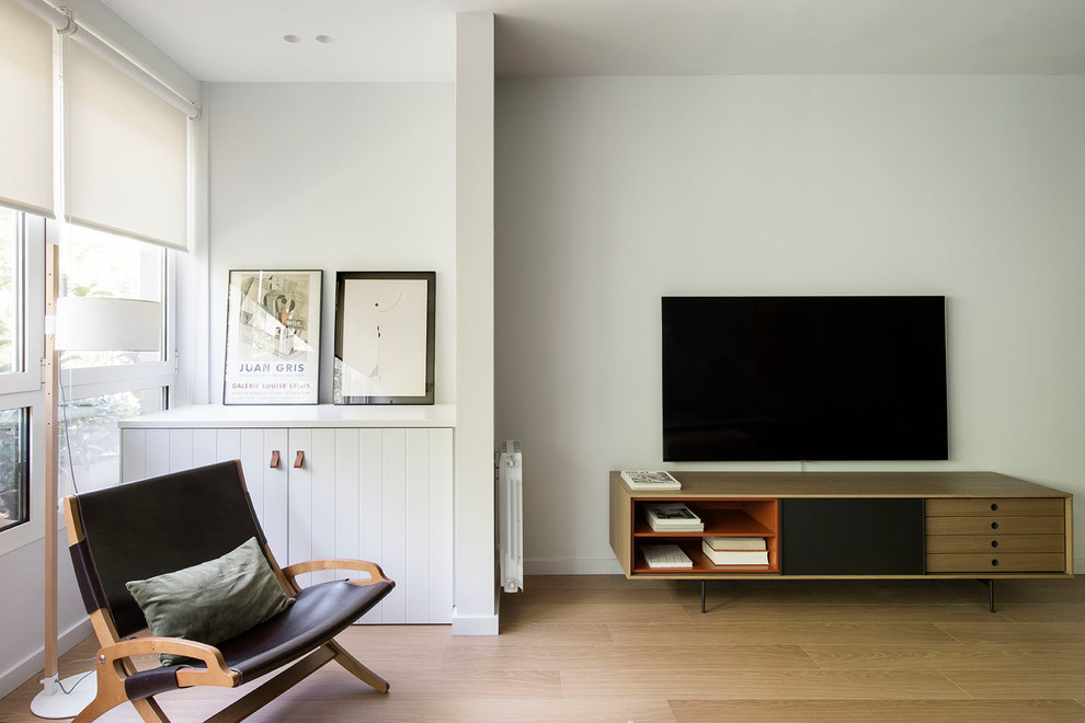 Inspiration for a scandinavian living room remodel in Barcelona