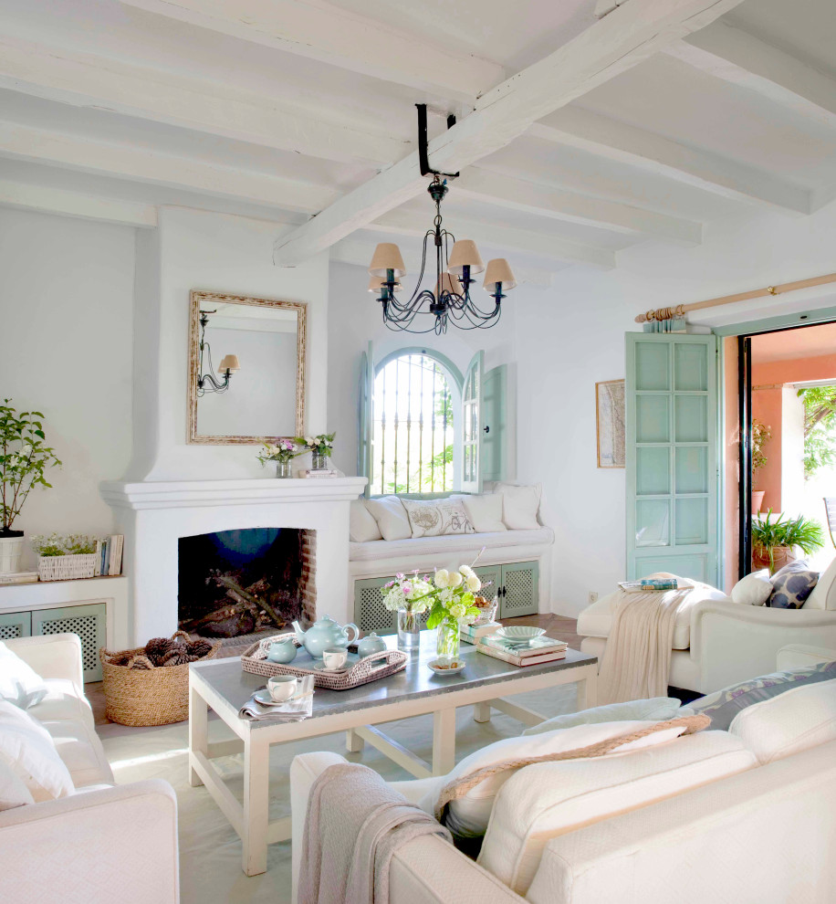 This is an example of a mediterranean living room in Madrid.