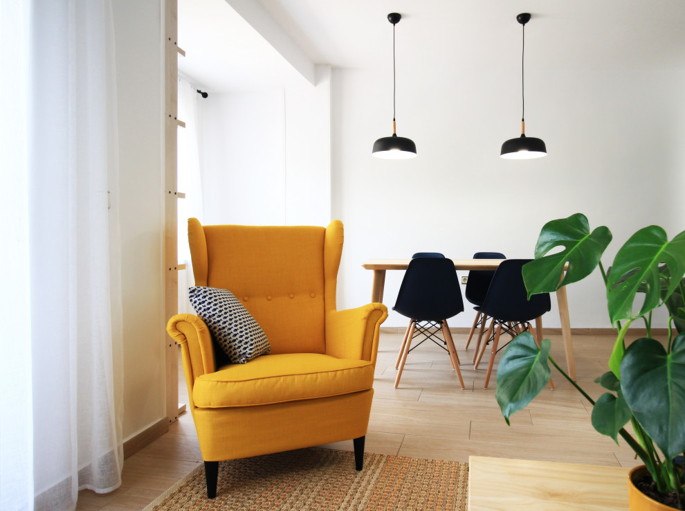 Immagine di un soggiorno scandinavo di medie dimensioni e aperto con pareti blu, pavimento con piastrelle in ceramica e TV autoportante