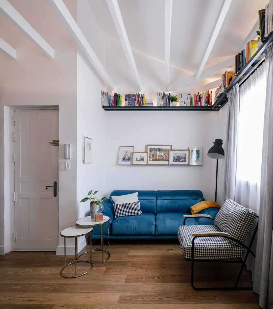 Living room - contemporary living room idea in Madrid