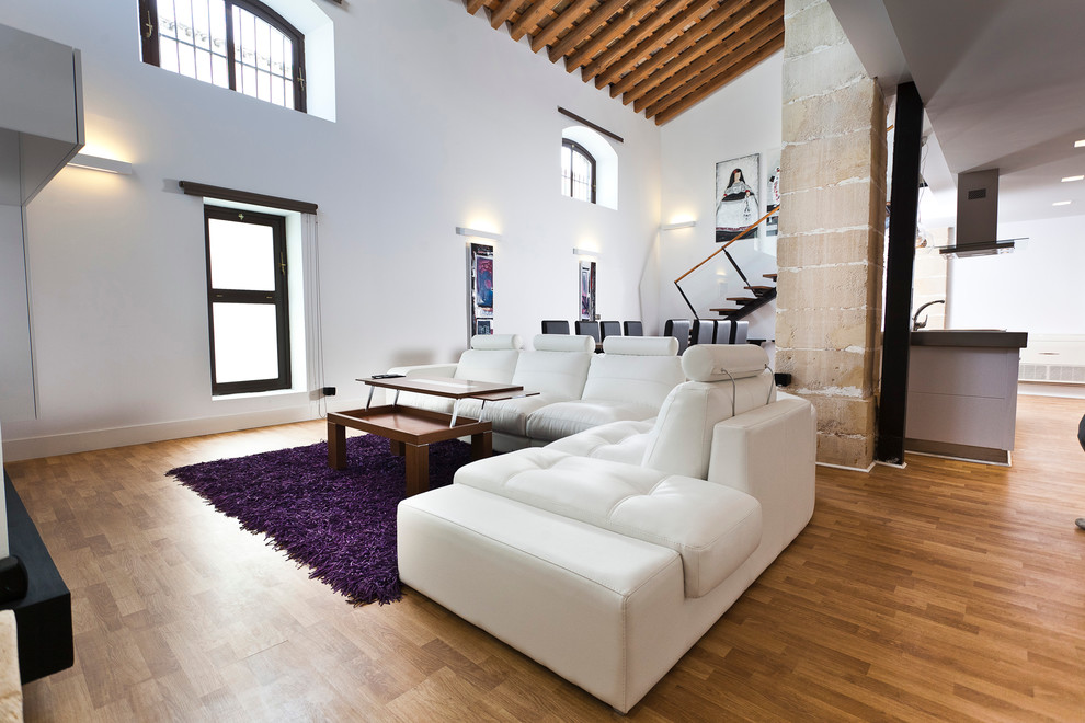 Living room - contemporary living room idea in Seville