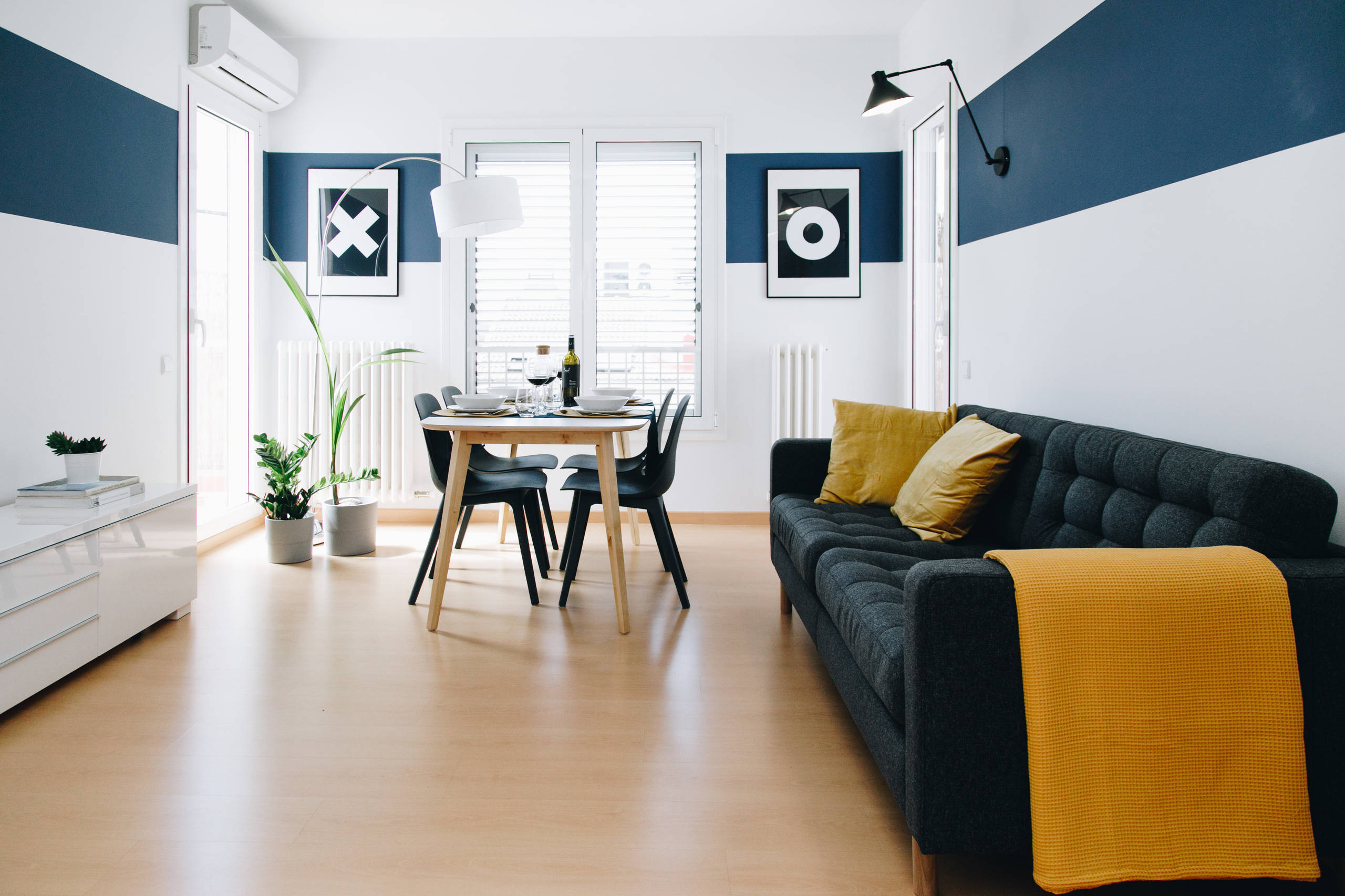 El piso azul petróleo - Contemporary - Living Room - Other - by Salt and  Pepper Espais | Houzz