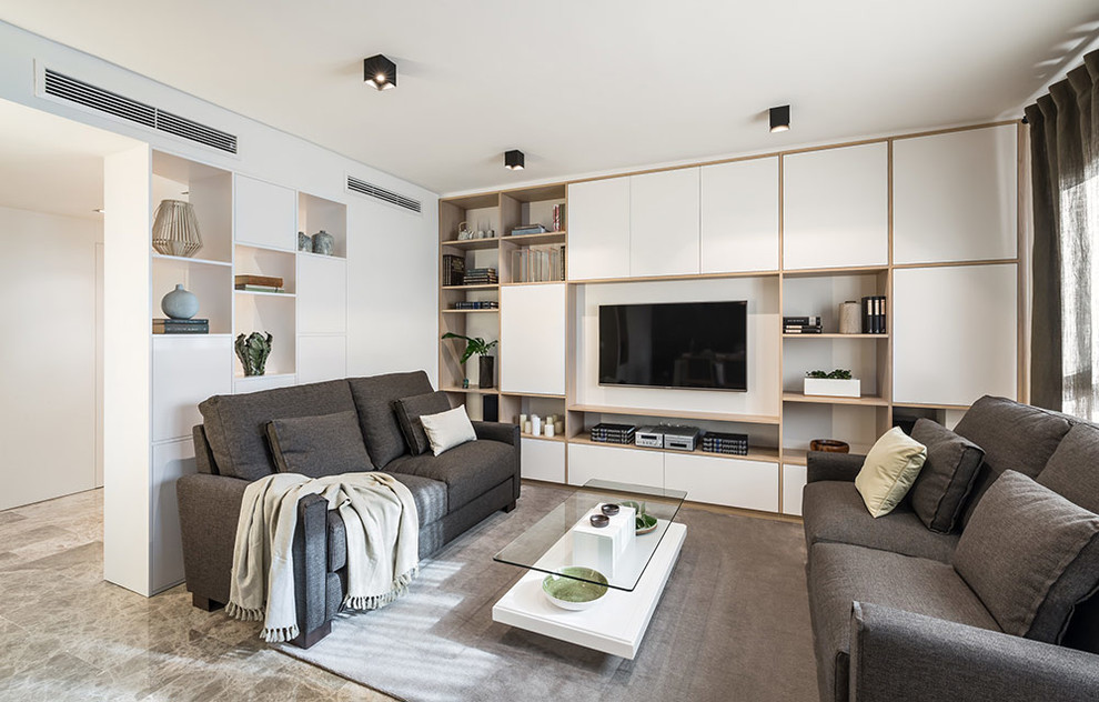 На фото: открытая гостиная комната среднего размера в стиле модернизм с музыкальной комнатой, белыми стенами и телевизором на стене без камина