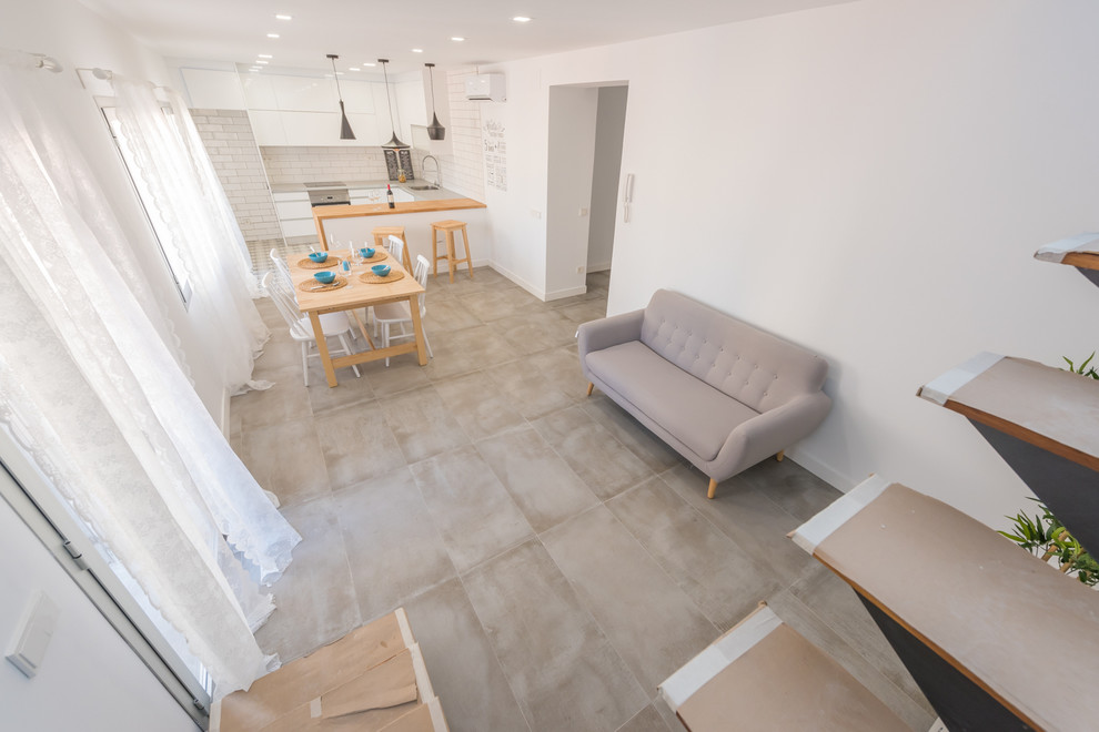Design ideas for a contemporary living room in Palma de Mallorca.