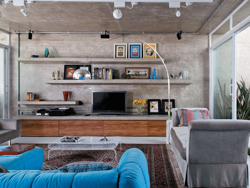 Источник вдохновения для домашнего уюта: парадная, изолированная гостиная комната среднего размера в стиле лофт с серыми стенами и мультимедийным центром без камина