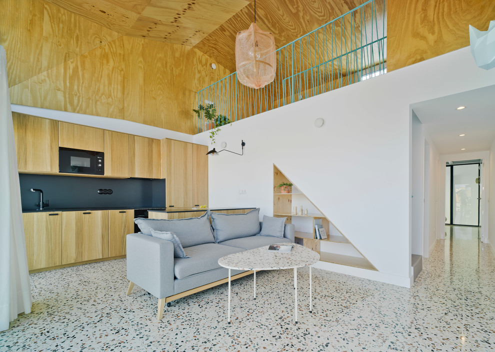 Esempio di un soggiorno contemporaneo di medie dimensioni e aperto con sala formale, pareti bianche e pavimento multicolore