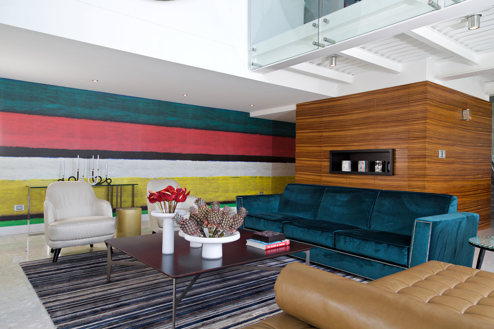 Modelo de salón abierto contemporáneo con paredes multicolor