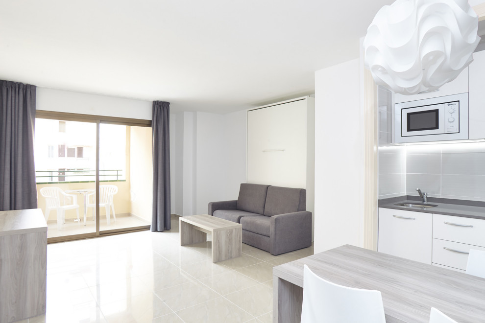 Idee per un soggiorno stile marinaro di medie dimensioni e stile loft