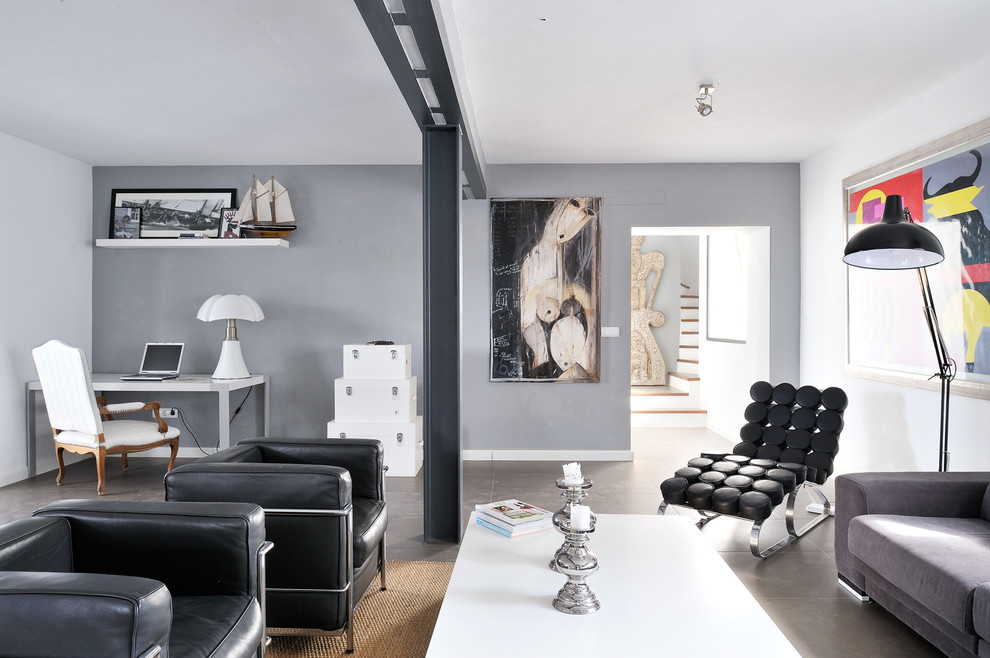 На фото: большая парадная, изолированная гостиная комната в стиле модернизм с серыми стенами и полом из керамической плитки без камина, телевизора с
