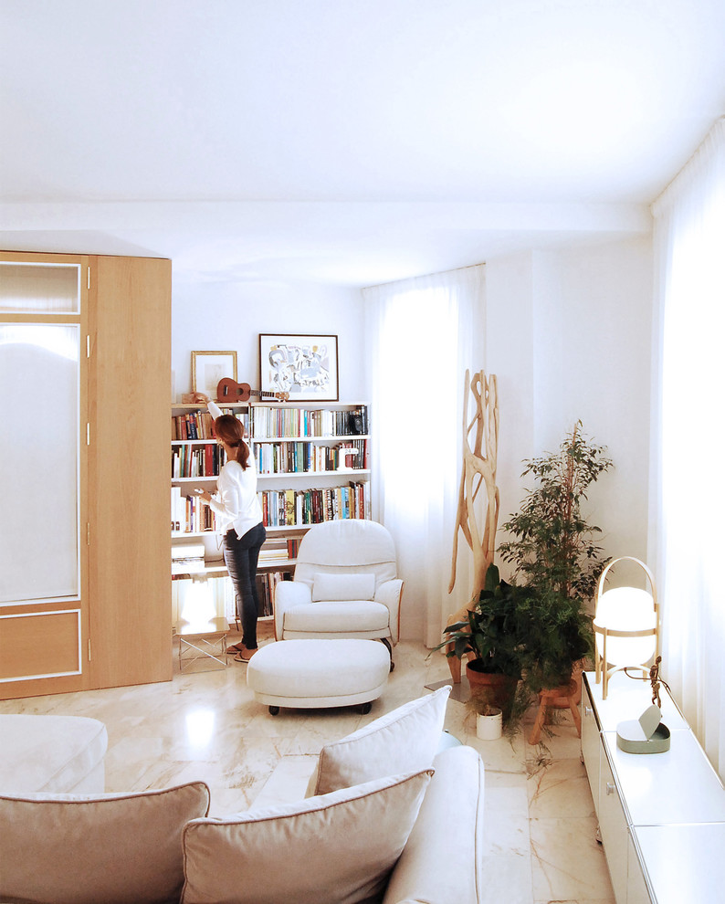 Стильный дизайн: открытая гостиная комната среднего размера в современном стиле с белыми стенами, мраморным полом и розовым полом без камина, телевизора - последний тренд