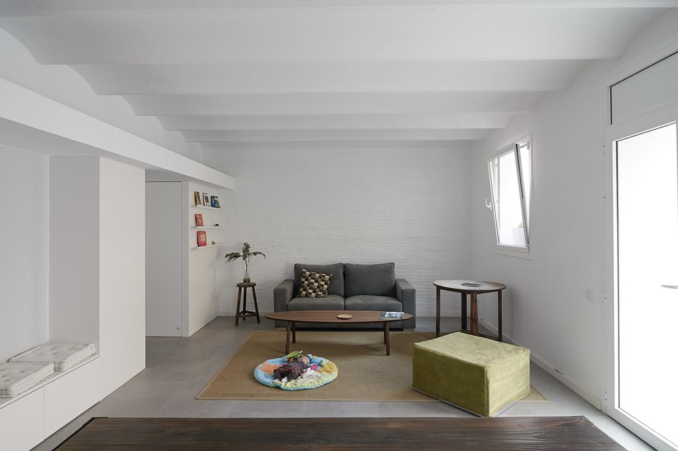 Idéer för att renovera ett mellanstort minimalistiskt separat vardagsrum, med vita väggar, betonggolv och ett finrum