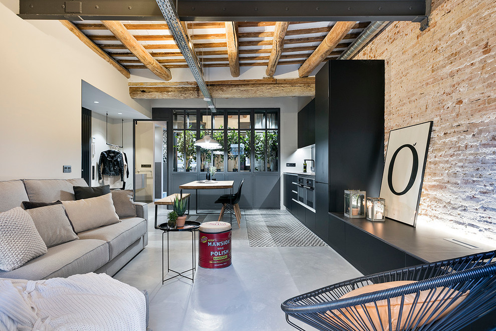 Идея дизайна: парадная, открытая гостиная комната среднего размера в стиле лофт с белыми стенами и бетонным полом без камина, телевизора