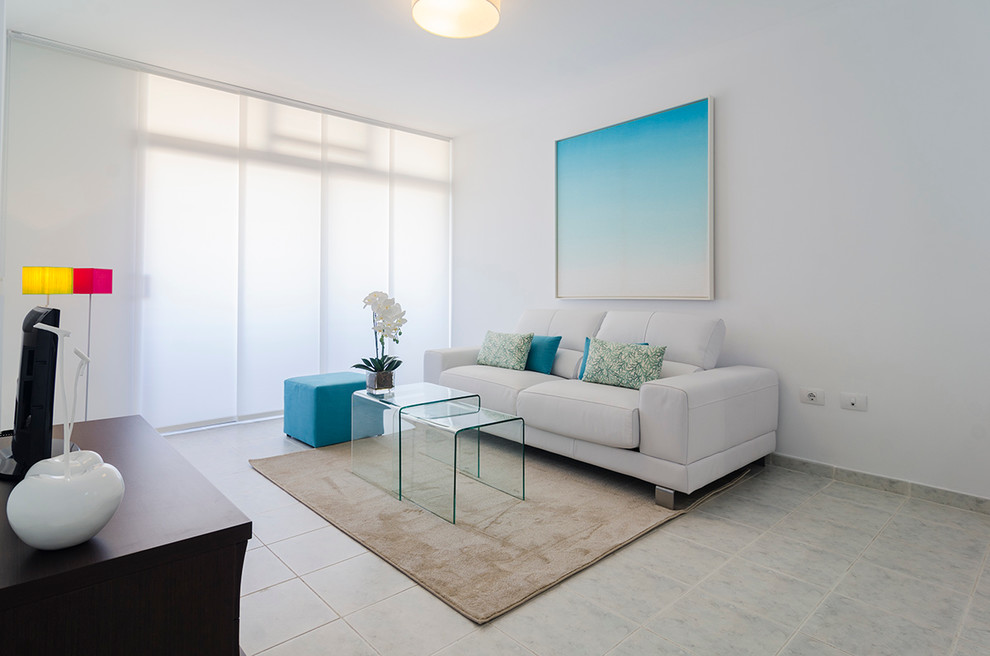 На фото: парадная, изолированная гостиная комната среднего размера в средиземноморском стиле с белыми стенами без камина, телевизора