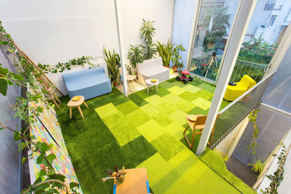 Small eclectic formal and open concept carpeted living room photo in Barcelona with green walls and no tv
