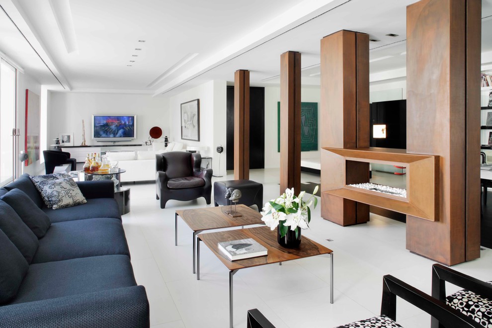 Свежая идея для дизайна: большая открытая гостиная комната в современном стиле с домашним баром, белыми стенами, полом из керамической плитки, горизонтальным камином и фасадом камина из дерева без телевизора - отличное фото интерьера