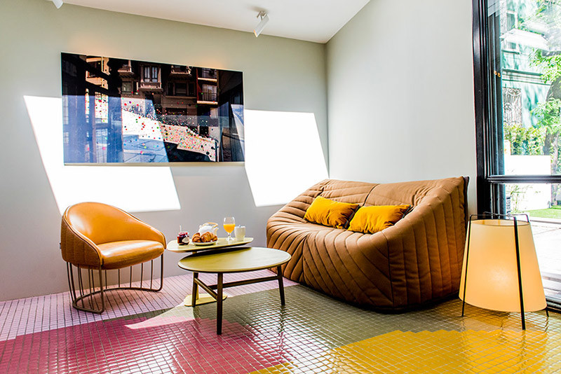 Photo of a midcentury living room in Madrid.