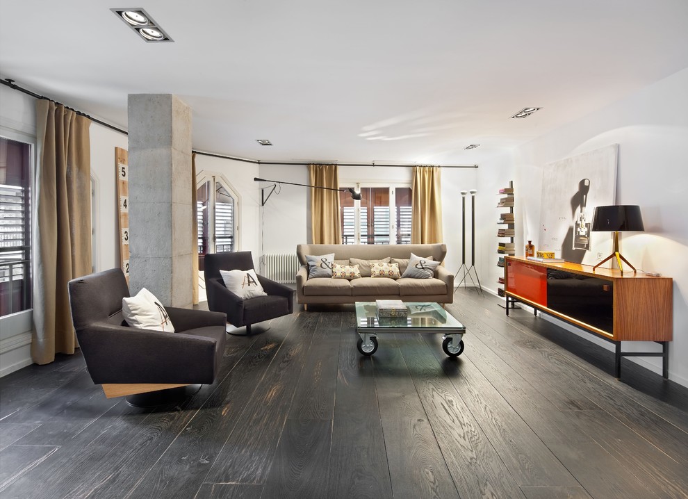 Idee per un grande soggiorno design con sala formale, pareti bianche, pavimento in legno verniciato, nessuna TV e pavimento nero