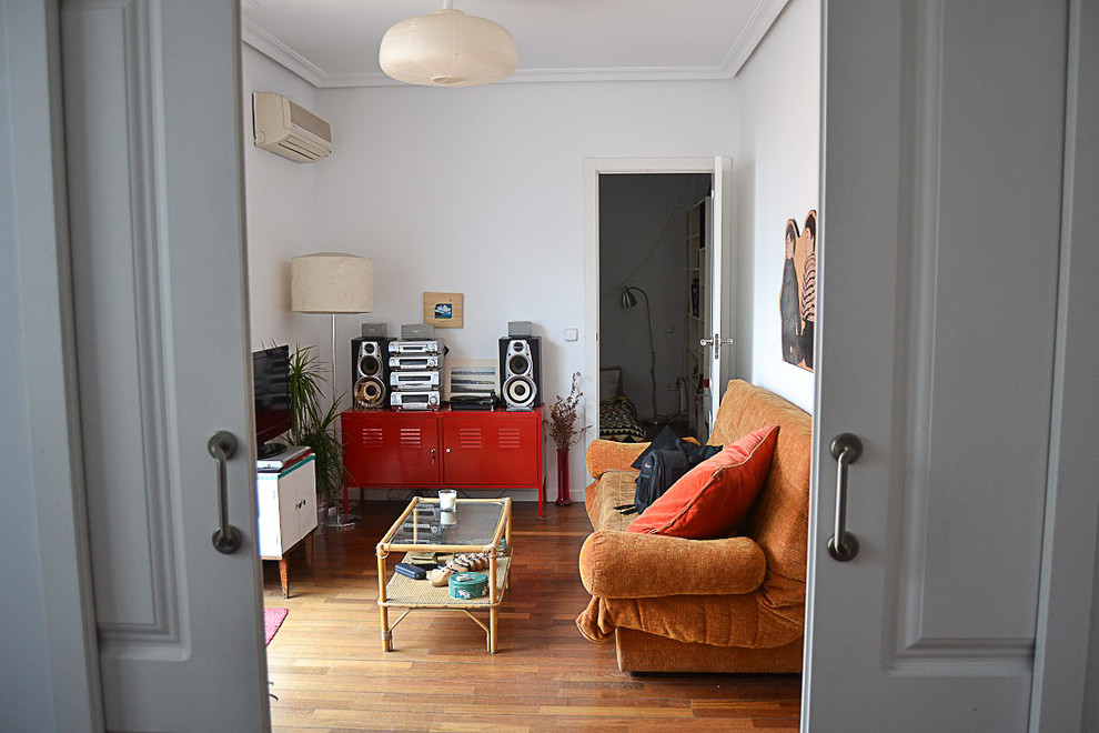 Eclectic living room photo in Madrid