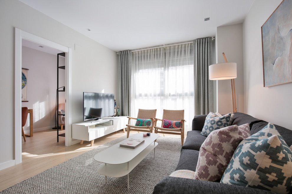 Пример оригинального дизайна: гостиная комната среднего размера в скандинавском стиле