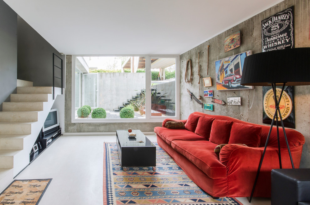 Mittelgroßes, Offenes, Repräsentatives Eklektisches Wohnzimmer ohne Kamin mit grauer Wandfarbe und Multimediawand in Madrid