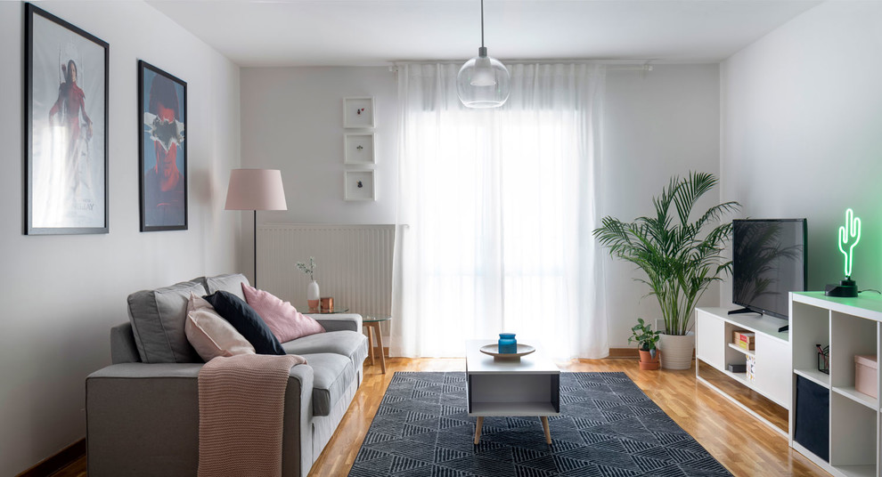 Exempel på ett mellanstort skandinaviskt allrum med öppen planlösning, med vita väggar, mellanmörkt trägolv, en hängande öppen spis, en spiselkrans i metall, en fristående TV och brunt golv