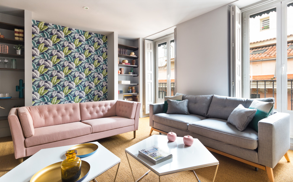 Immagine di un soggiorno contemporaneo di medie dimensioni con sala formale, pareti bianche, moquette e pavimento marrone