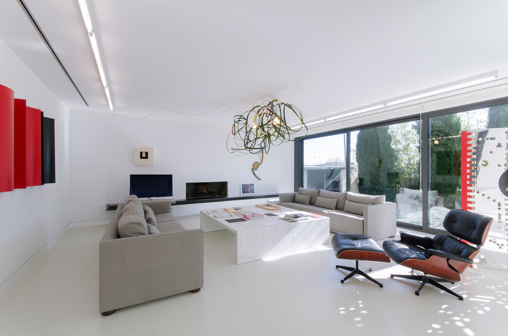 Esempio di un grande soggiorno contemporaneo aperto con pareti bianche, TV autoportante, sala formale e camino lineare Ribbon