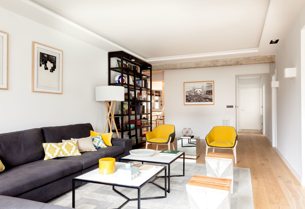 This is an example of a contemporary living room in Bilbao.